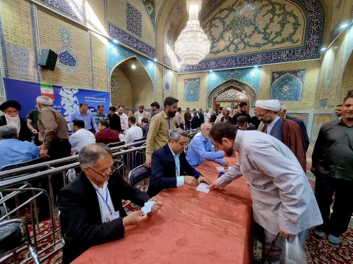 حضور پرشور مردم ایران در ساعات آغازین انتخابات پای صندوق های رای دهی