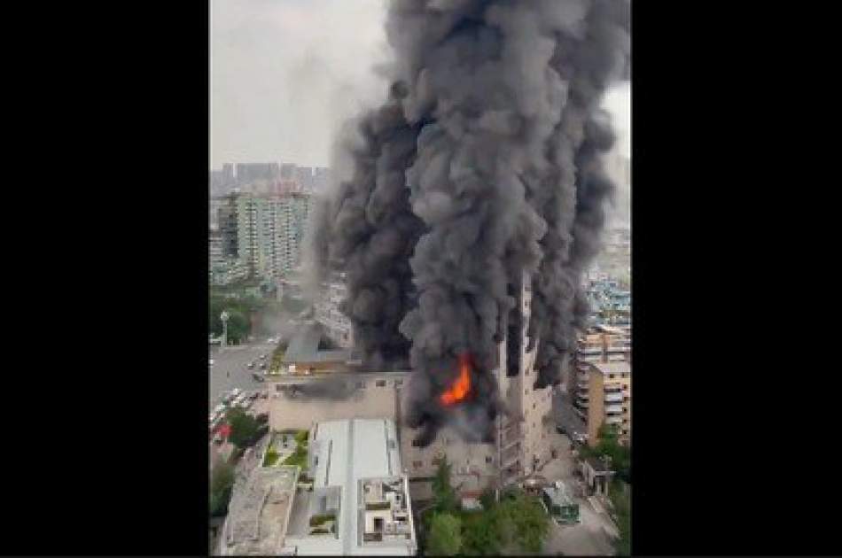 آتش سوزی در یک مرکز خرید در غرب چین جان 16 نفر را گرفت