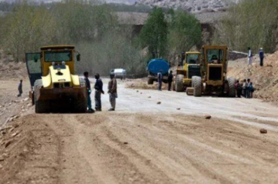 کار ساخت یک جاده با هزینه ۱۶ میلیون افغانی در نیمروز آغاز شد