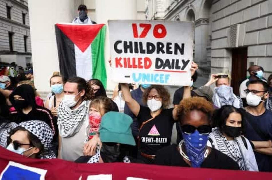 Pro-Palestinian protesters block entrances to Foreign Office in London