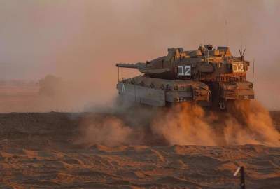 Palestinian resistance fighters hit Israeli Merkava 4 tanks