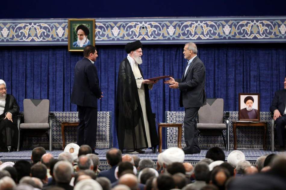 رهبر انقلاب اسلامی حکم ریاست جمهوری منتخب ملت ایران را تنفیذ کرد  