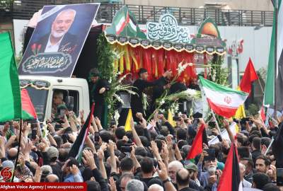 گزارش تصویری/ «اسماعیل فلسطین» بر دوش مردم تهران؛ حضور پرشور ایرانیان در تشییع پیکر «شهید قدس»  