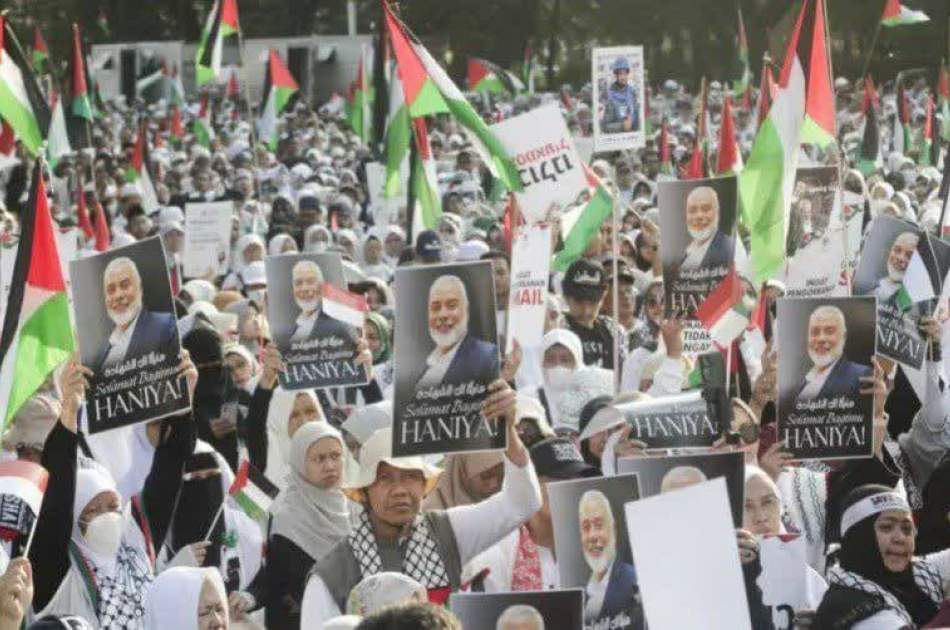 Anti-Israeli demonstrations of Indonesian people with the slogan "We are all Ismail Haniyeh"