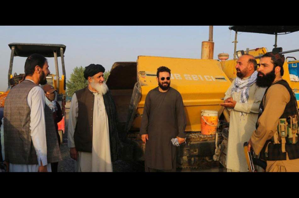 بازدید سرپرست وزارت فوایدعامه از جریان کار ساخت شاهراه کابل- قندهار