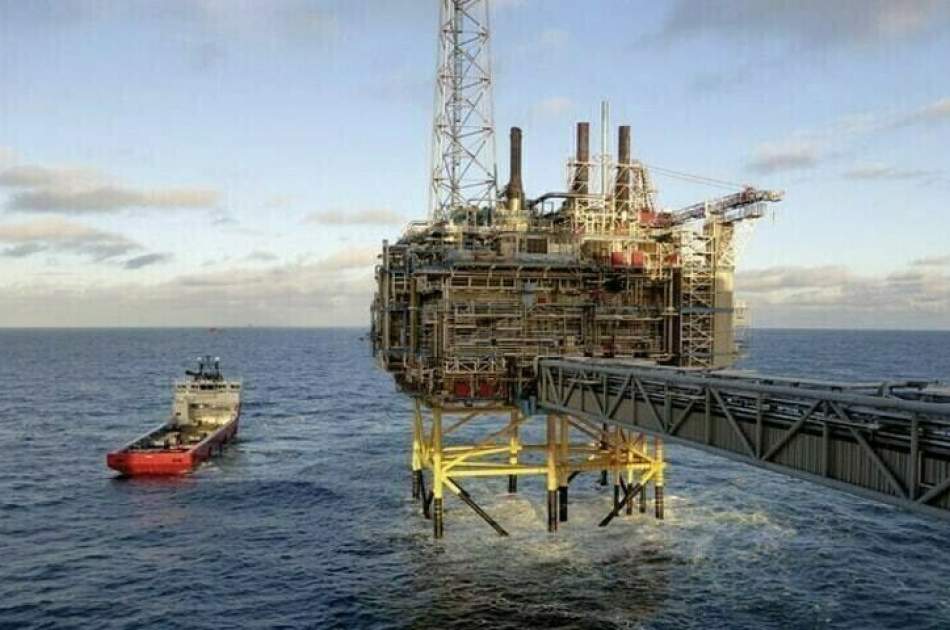 Pakistan claims to have discovered large reserves of oil and gas in its waters